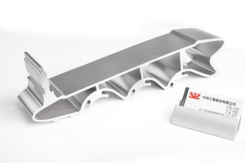 特注アルミ押出形材(3)