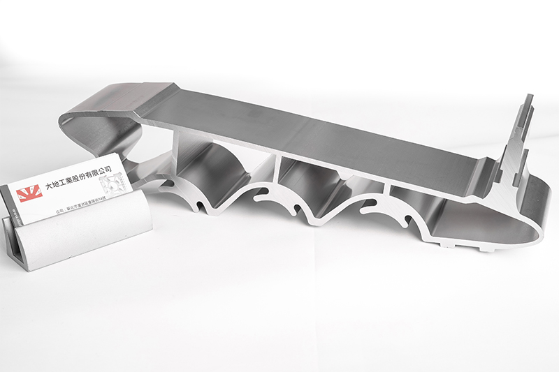 特注アルミ押出形材(3)